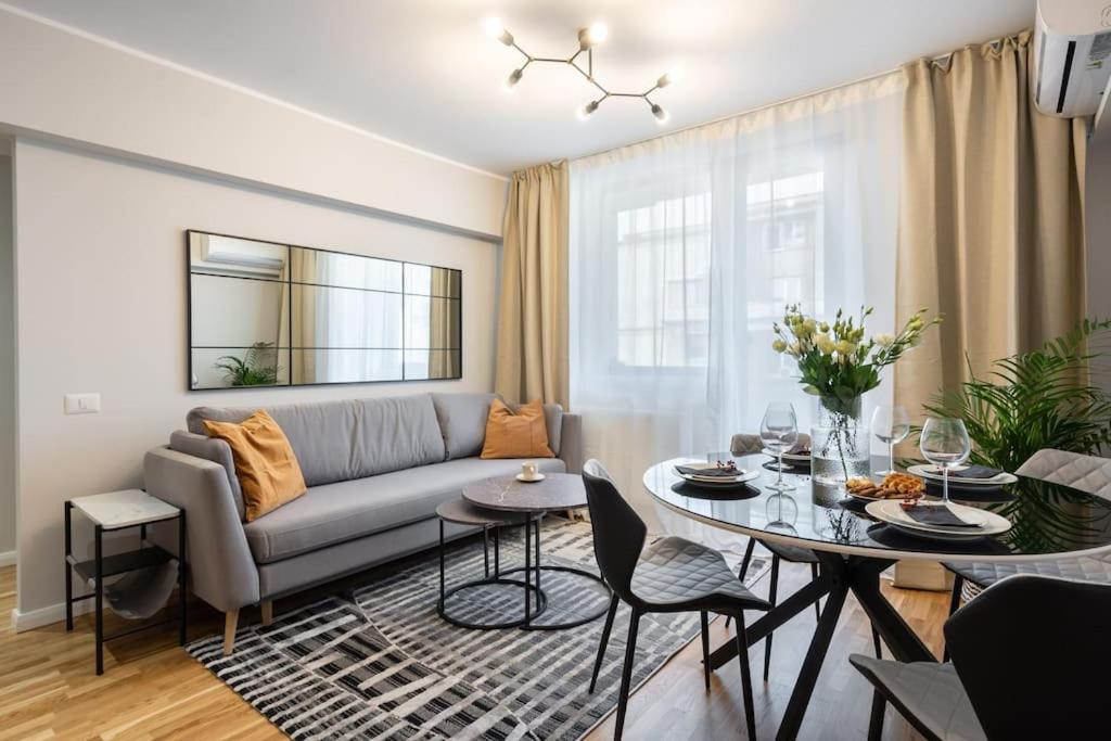 Sunny 2Br Flat - Top Location - Stunning Views 부쿠레슈티 외부 사진