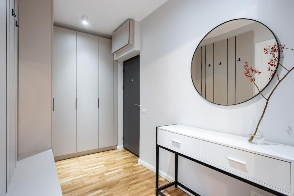 Sunny 2Br Flat - Top Location - Stunning Views 부쿠레슈티 외부 사진