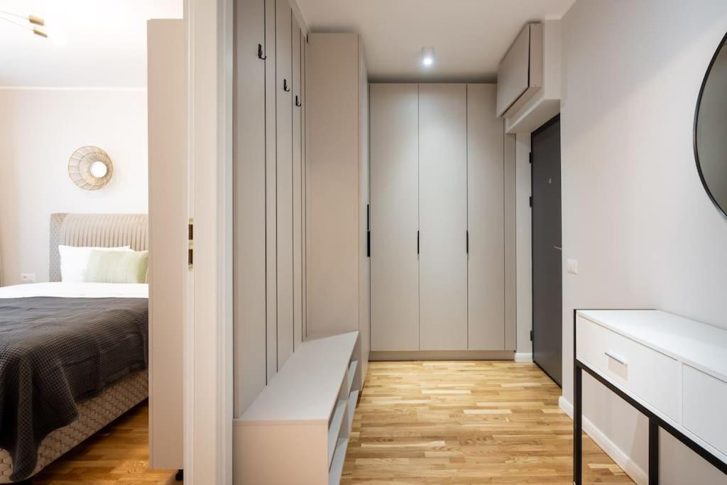 Sunny 2Br Flat - Top Location - Stunning Views 부쿠레슈티 외부 사진