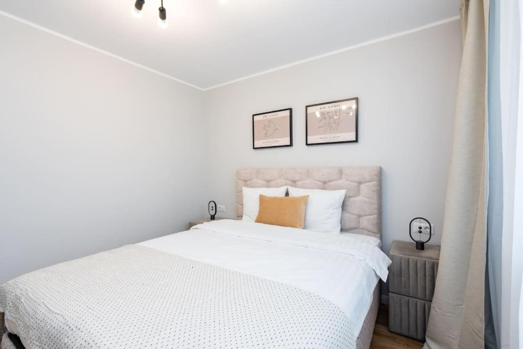 Sunny 2Br Flat - Top Location - Stunning Views 부쿠레슈티 외부 사진