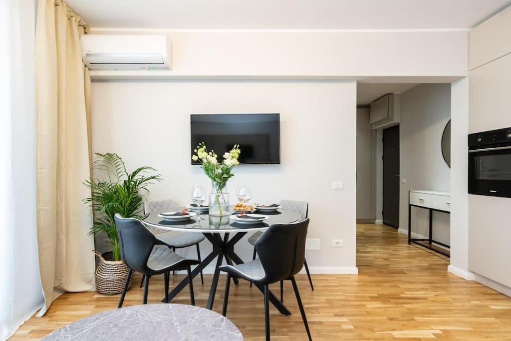 Sunny 2Br Flat - Top Location - Stunning Views 부쿠레슈티 외부 사진