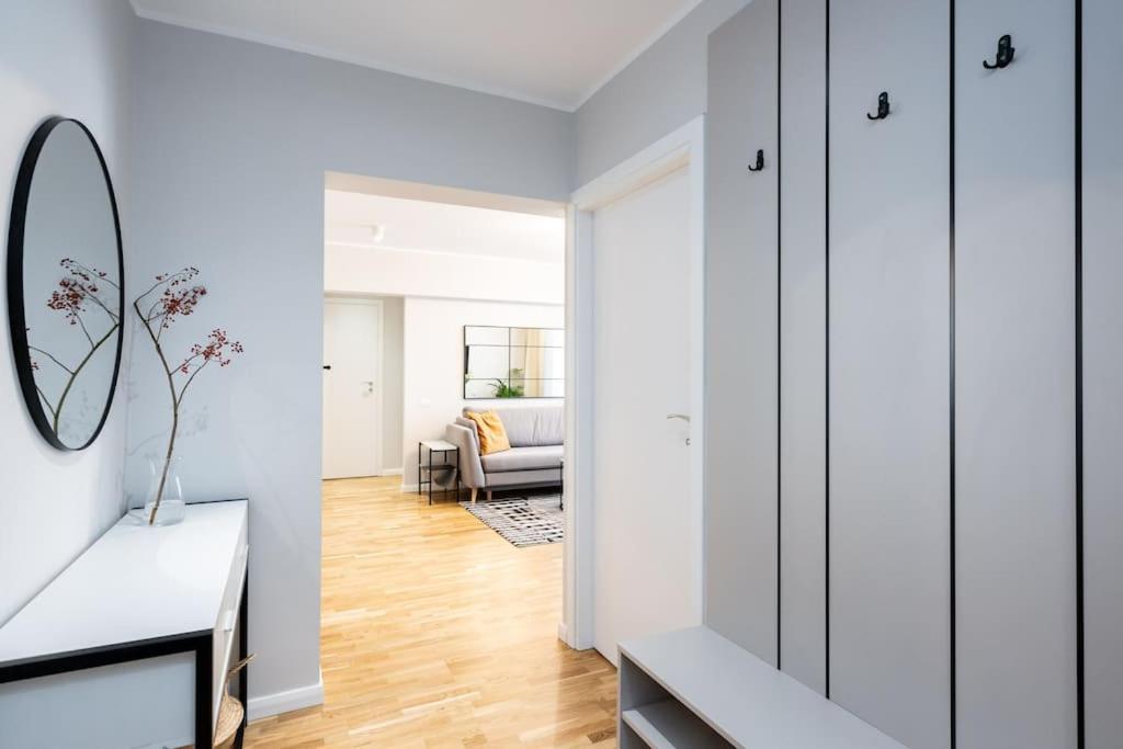 Sunny 2Br Flat - Top Location - Stunning Views 부쿠레슈티 외부 사진